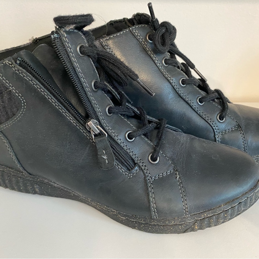 Clarks Black Ankle Boots Women’s size 10 - Picture 2 of 8